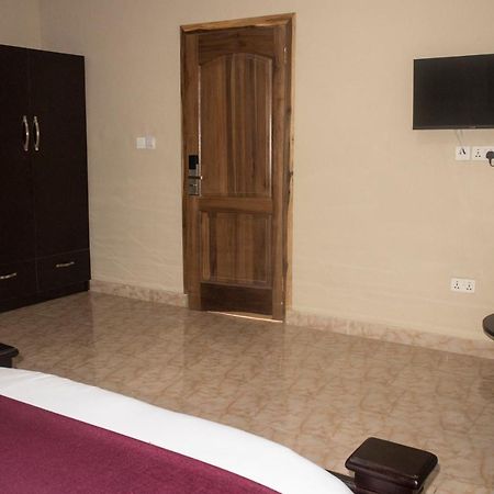 Kislas Luxury Hotel Adenta エクステリア 写真