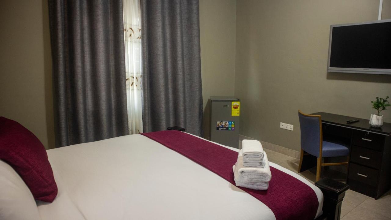 Kislas Luxury Hotel Adenta エクステリア 写真