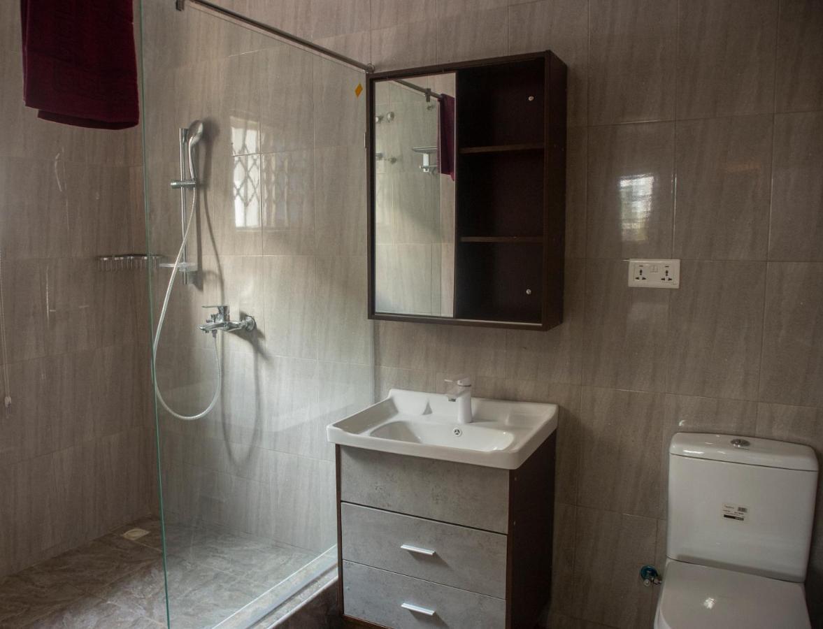 Kislas Luxury Hotel Adenta エクステリア 写真