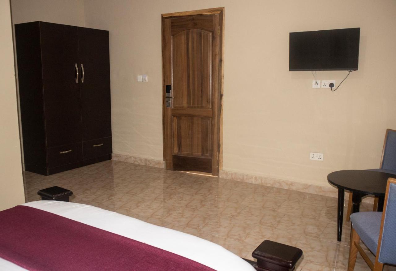 Kislas Luxury Hotel Adenta エクステリア 写真