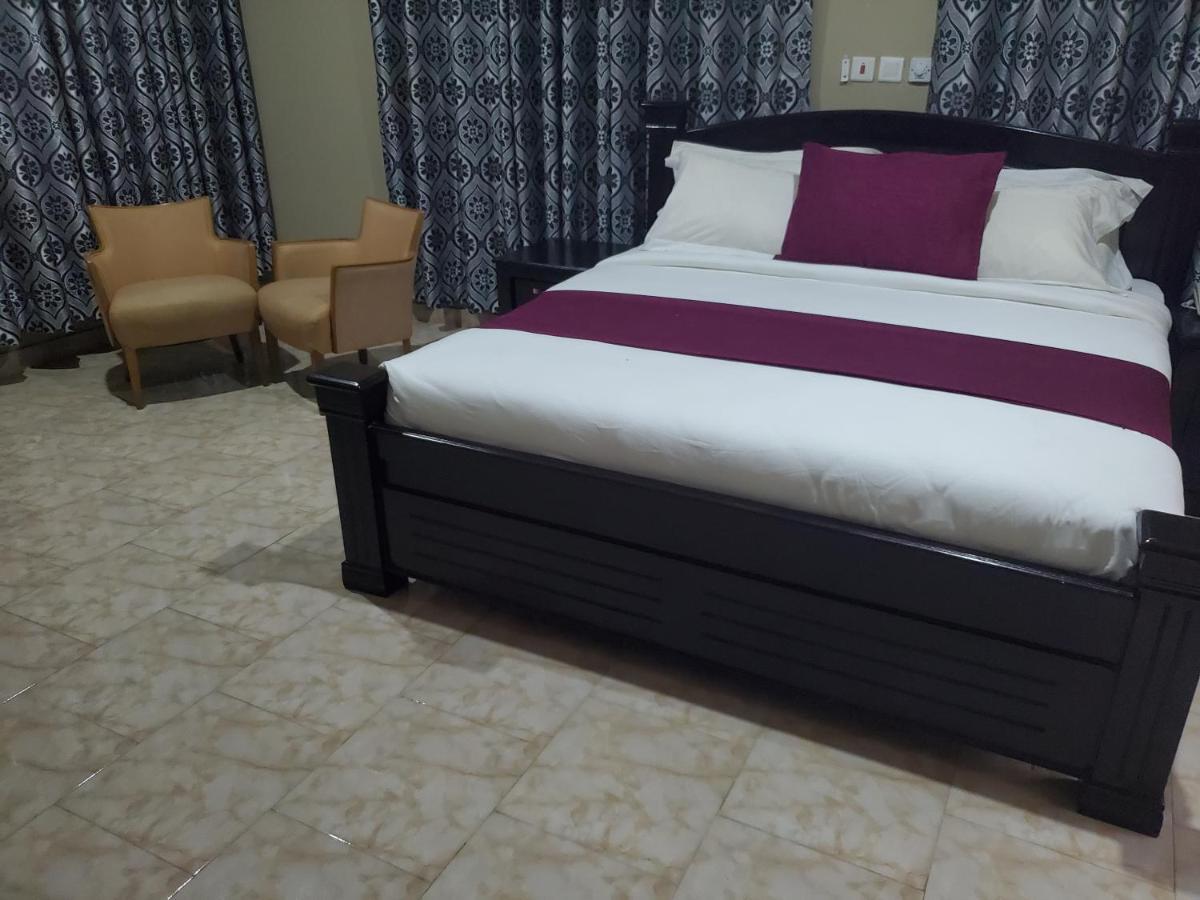 Kislas Luxury Hotel Adenta エクステリア 写真
